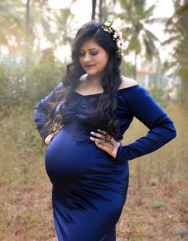 Latest Designer Maternity Photoshoot Dresses in India